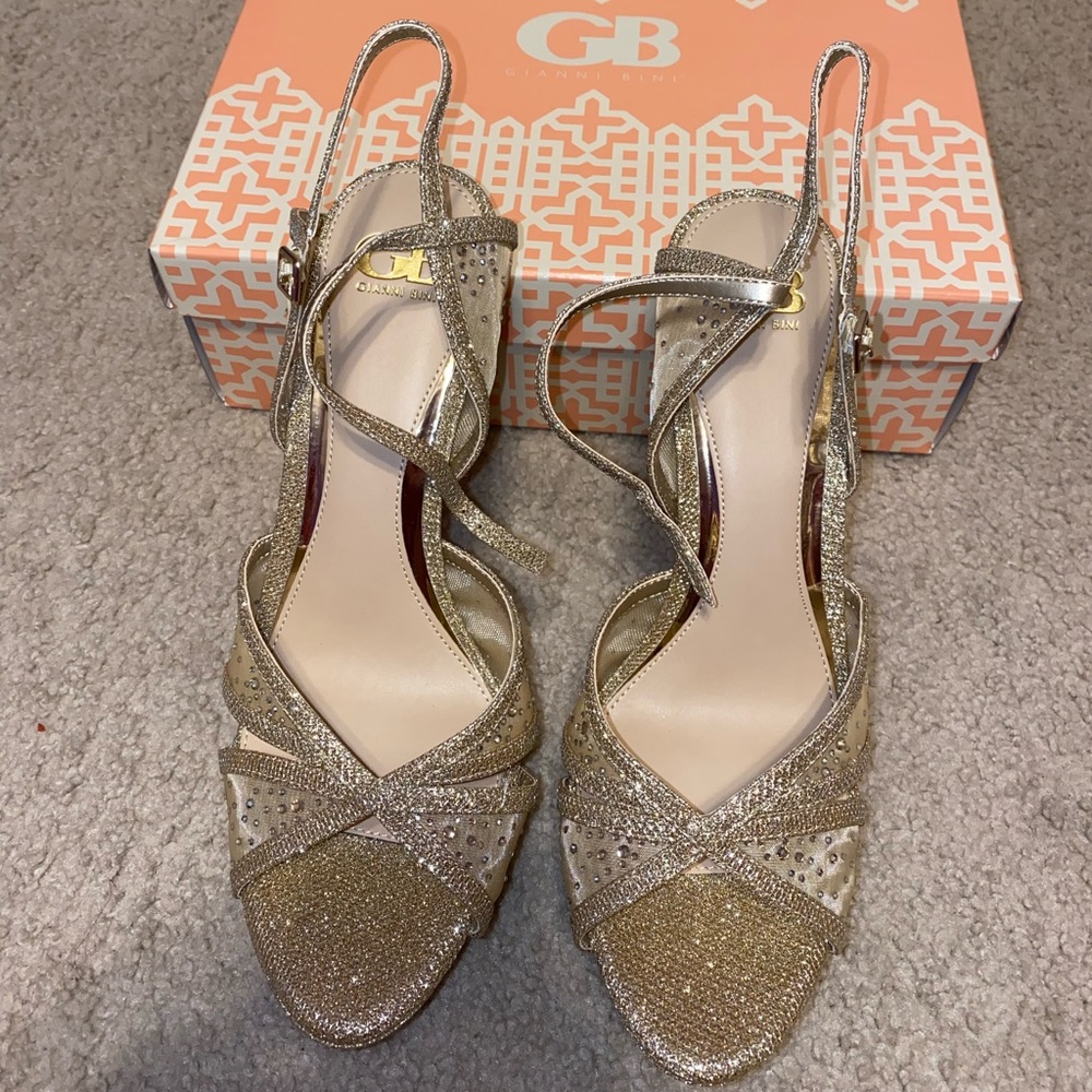 NWT GB-Gianni Bini Sand Gold size: 12M